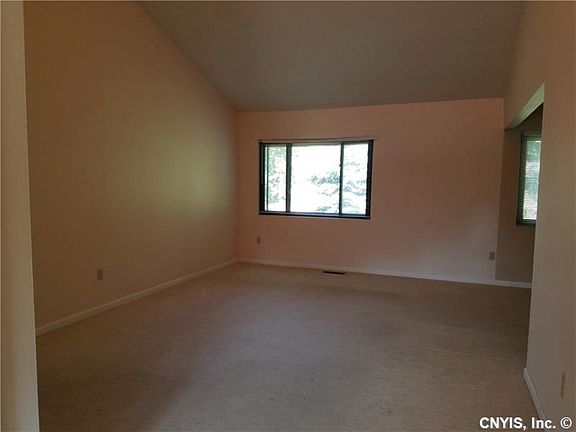 2nd image of 793 Fairway Cir