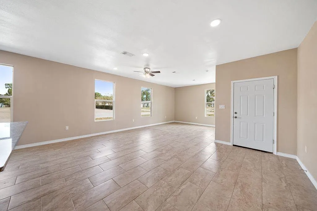 3 bed, 2.0 bath, $2,800 — Photo 2