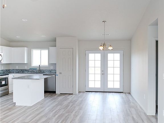5th image of 1015 E Mount Baker St