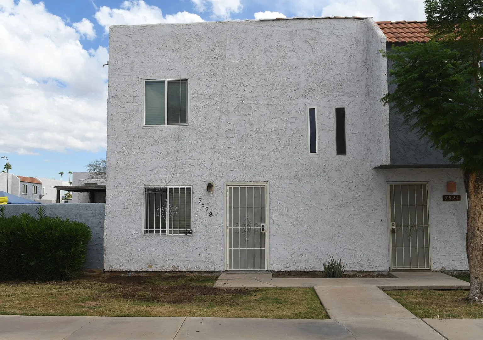 Totally Remodeled 2 Br 1.5 Ba Townhome Near Northern and I-17 in Glendale — Photo 1