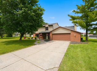 1102 Heritage Ln, Angola, IN 46703
