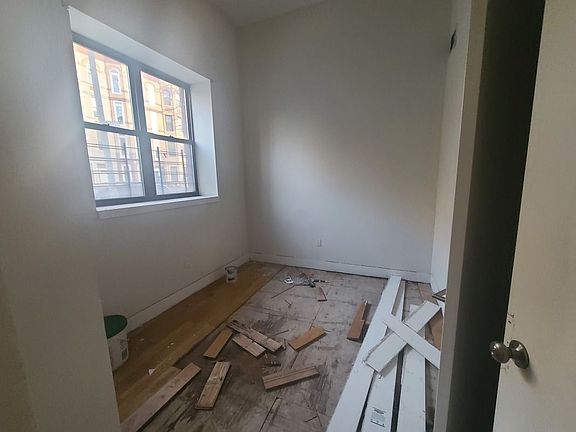 4th image of 544 Throop Ave APT 1L