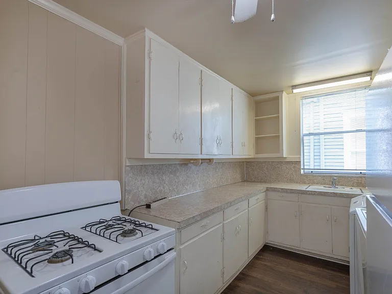 717 Broadway #4 — Photo 8