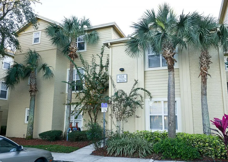 416 Summit Ridge Pl #104