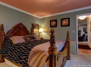 6120 Longview Dr, Floyds Knobs, IN 47119