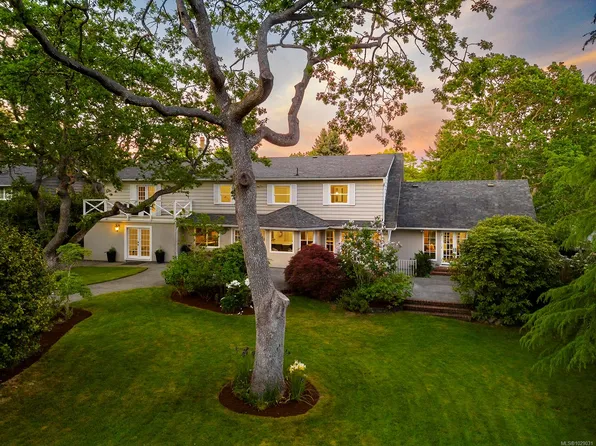 3150 Norfolk Rd, Oak Bay, BC V8R 6H4