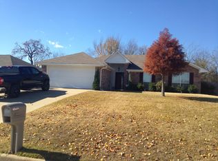 19900 Bluegrass Cir, Flint, TX 75762