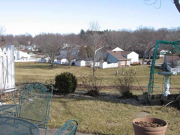 5th image of 125 Arlington Dr