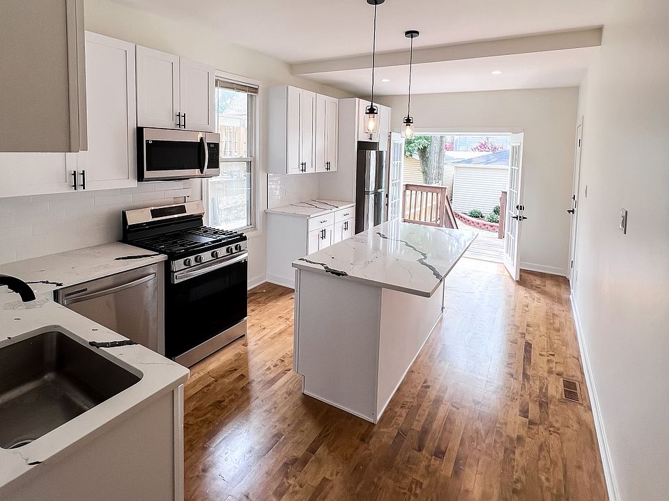 1st image of 3549 W Shakespeare Ave #1