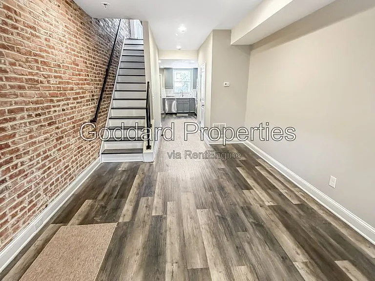 704 N Curley St — Photo 2