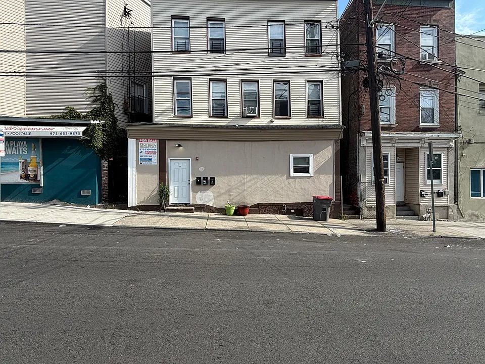 400 River St #2