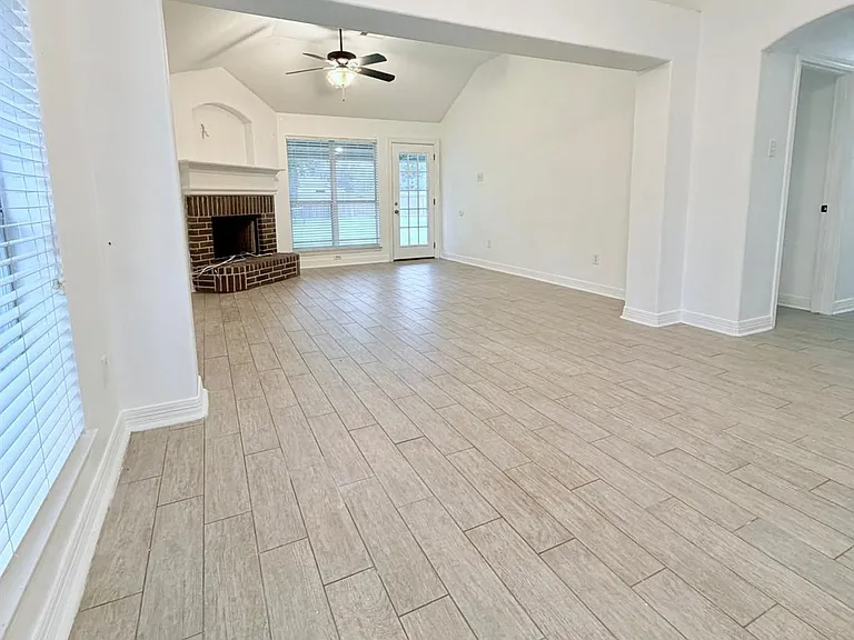 21604 Horseshoe Dr — Photo 2