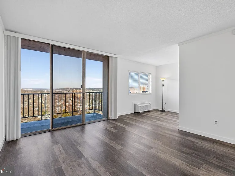 2059 Huntington Ave #1602 — Photo 8