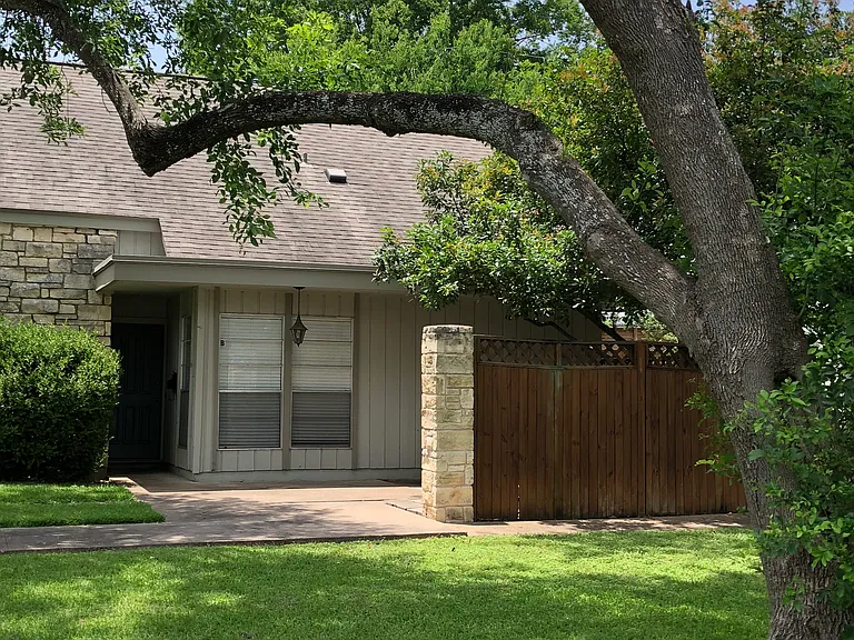 6806 Lexington Rd #B — Photo 2