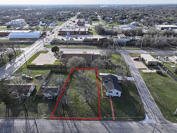 4th image of 806 N Washington Ave