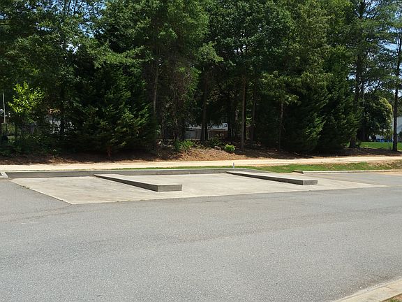 4th image of 104-110 Par Place