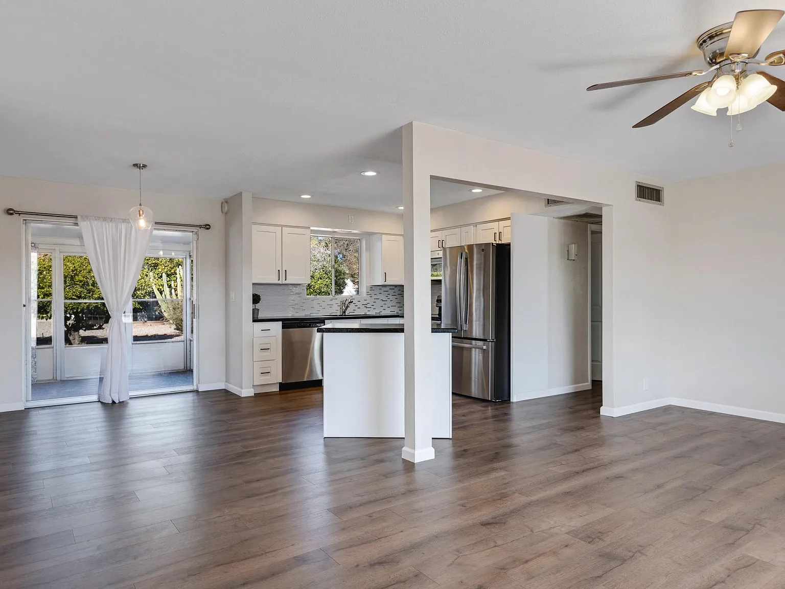 2 bed, 1064 sqft, $1,800 — Photo 4