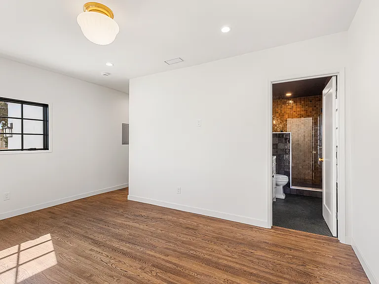 926 E Dryden St — Photo 17