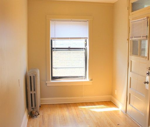 2nd image of 2100 W Ainslie St #21061S