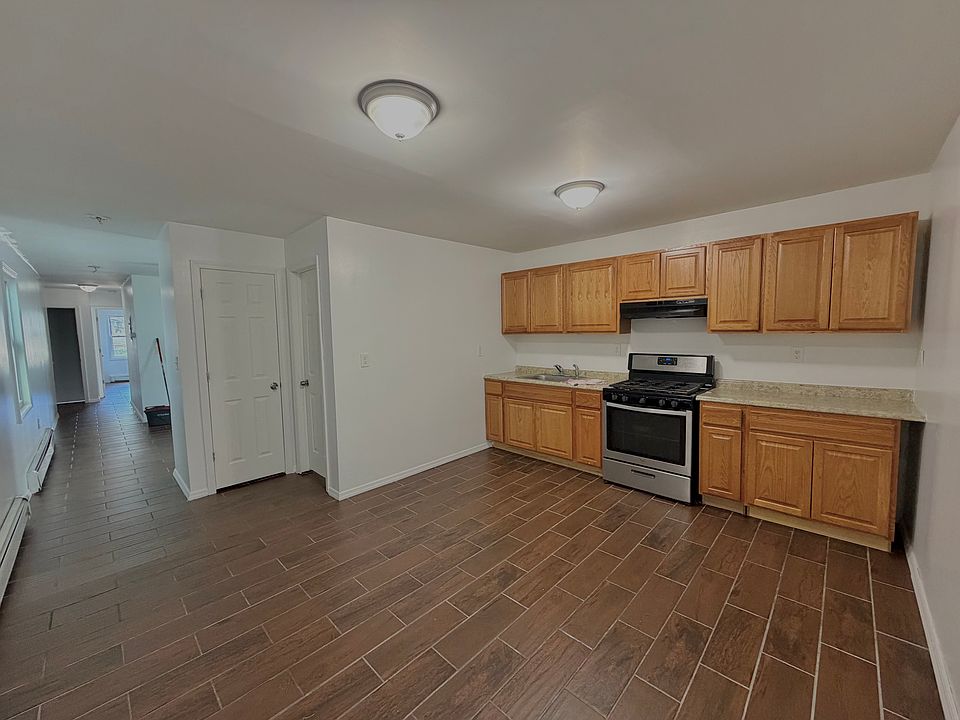 1st image of 90 Redwood Ave #2