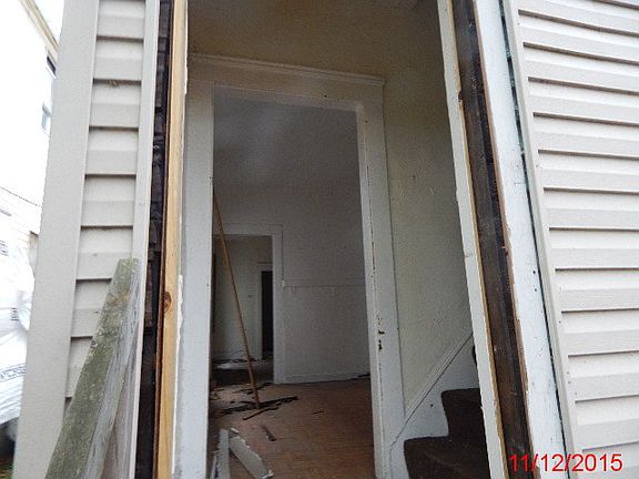 3rd image of 7915 Bellevue Ave
