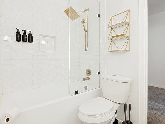5th image of 2727 Reagan St APT D