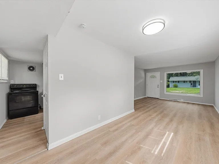 146 Grampian Rd — Photo 23