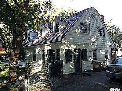 2nd image of 107 Lattingtown Rd