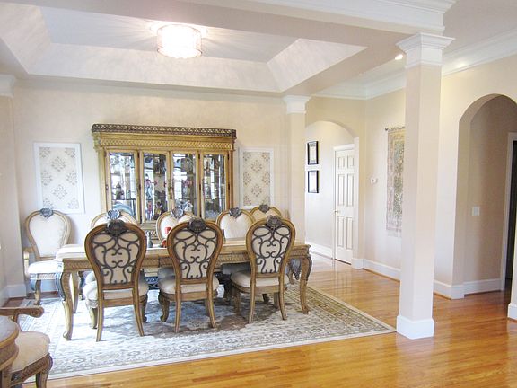 4th image of 2207 Hardwick St