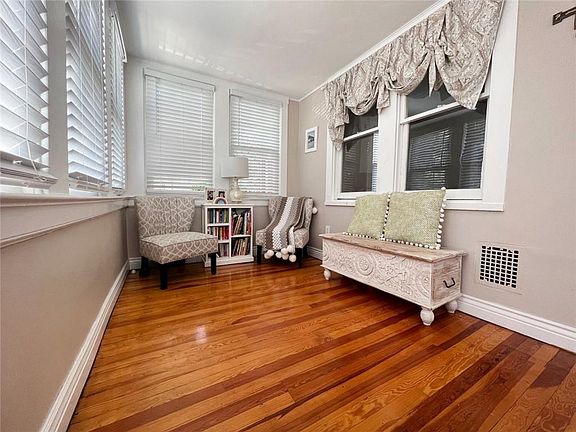 2nd image of 20 Clermont Pl