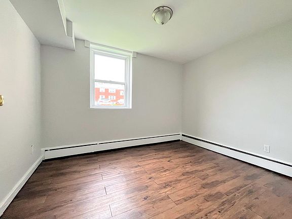 3rd image of 15 Linda Dr APT 1