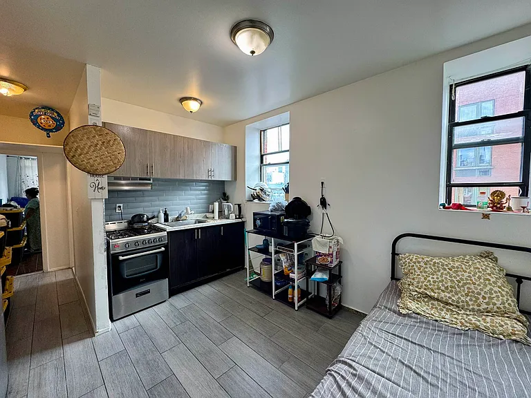 301 E 110th St #4C — Photo 1