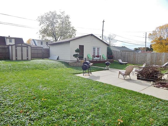 2nd image of 3013 E Van Norman Ave
