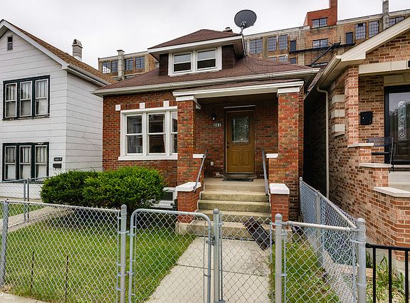 2nd image of 1021 W 34th Pl