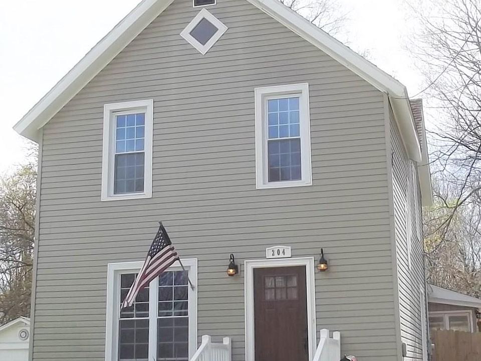 1st image of 204 E Wayne St