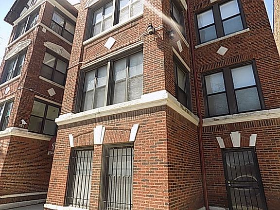 2nd image of 5730 S King Dr Unit 2D