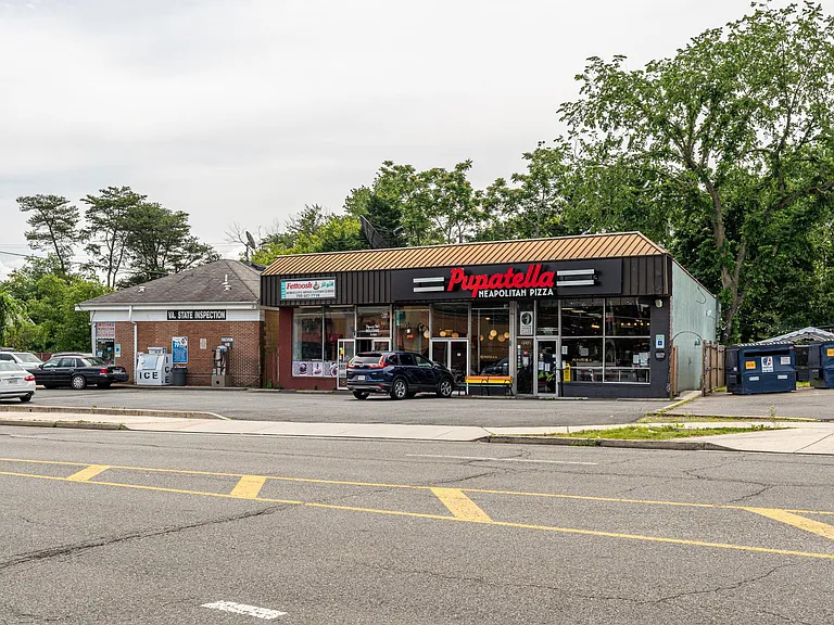 Lots of restaurants in walking distance!