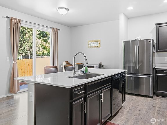 4th image of 9521 57th Drive NE