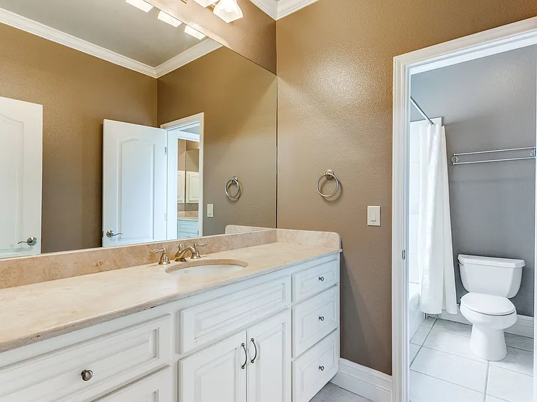 7897 Broadway #702 — Photo 19