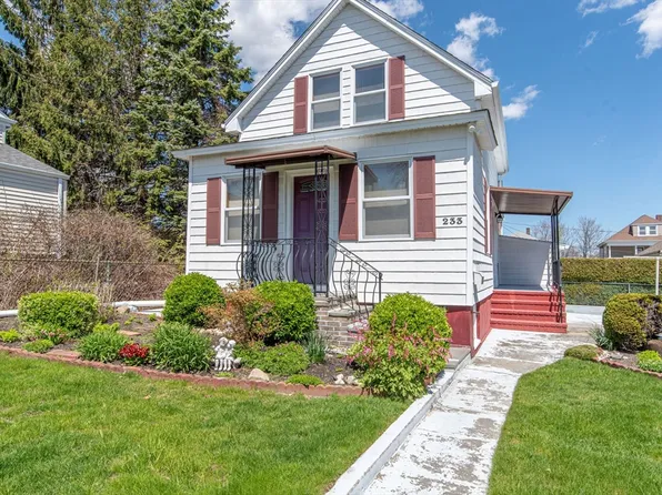 233 Richard St, Dartmouth, MA 02748