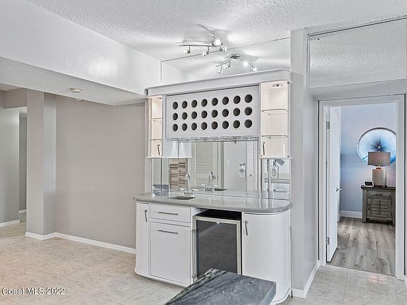 3rd image of 1208 River Dr APT 101