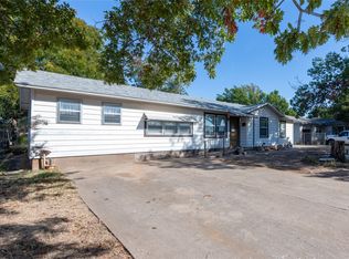 1110 E Ikard St, Henrietta, TX 76365