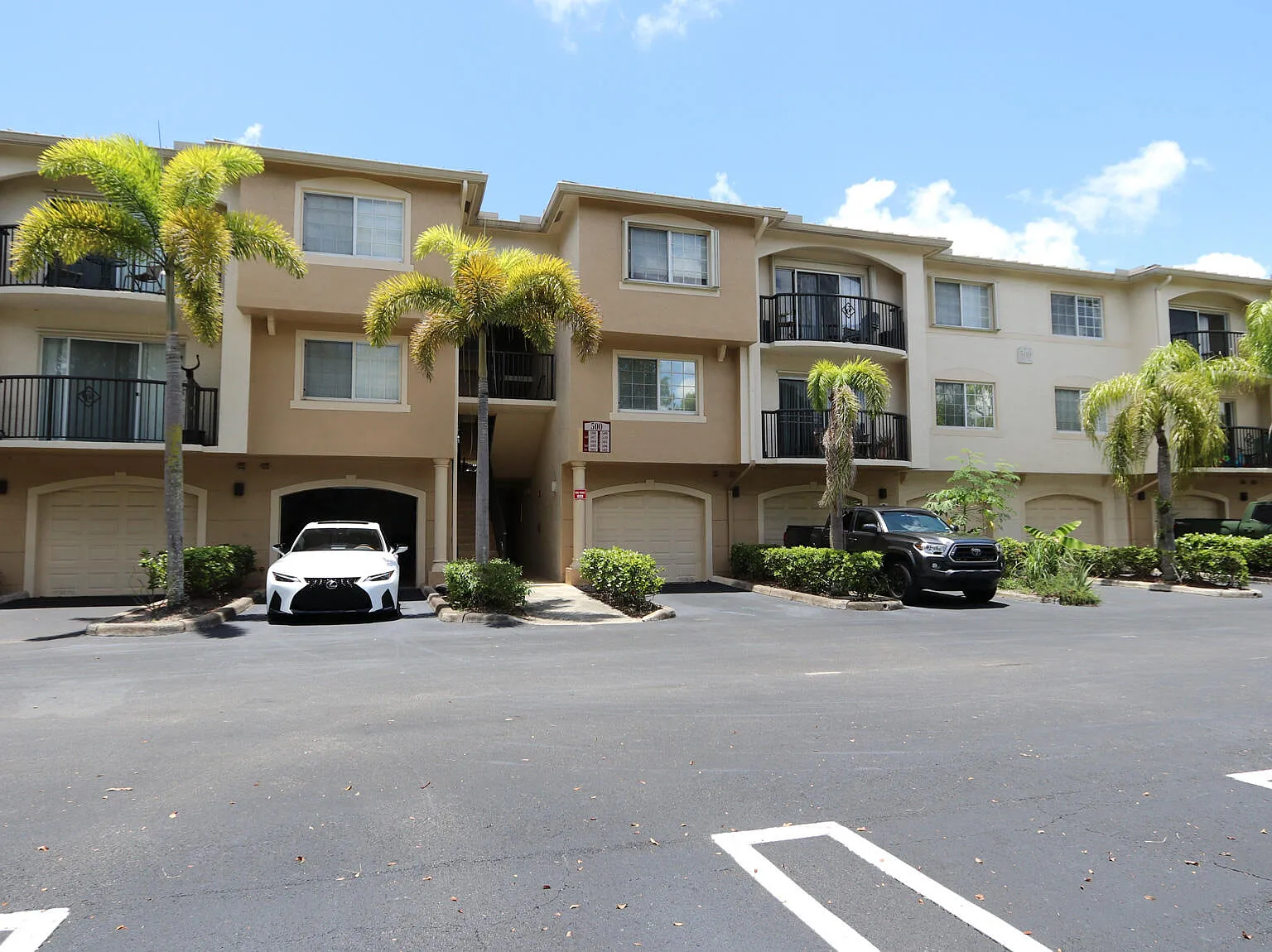 500 Crestwood Ct N — Photo 4