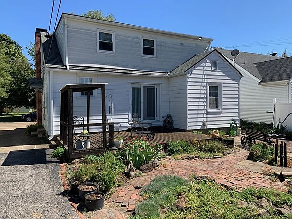 3rd image of 2324 Cedar St