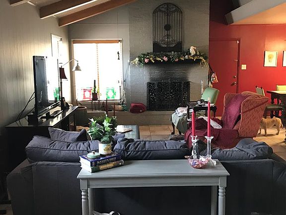 2nd image of 3813 Blossom Ln