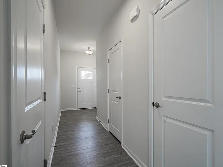 219 Hipps Crossing Dr — Photo 4