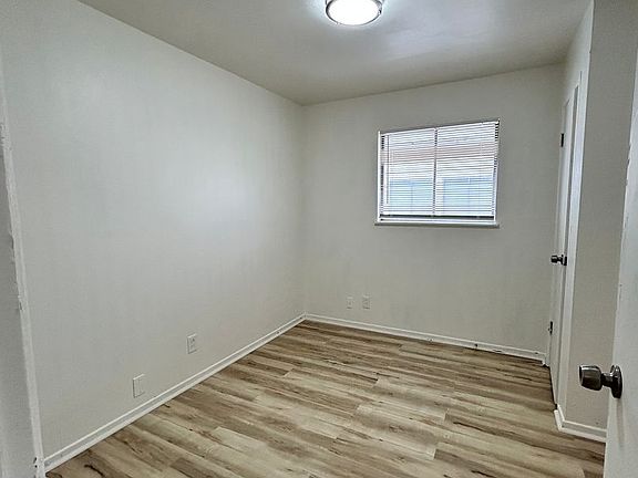 5th image of 127 McAlpine Dr