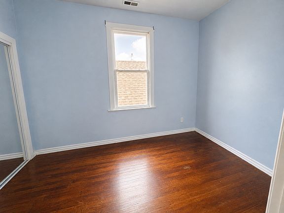 5th image of 2812 S 48th Ct