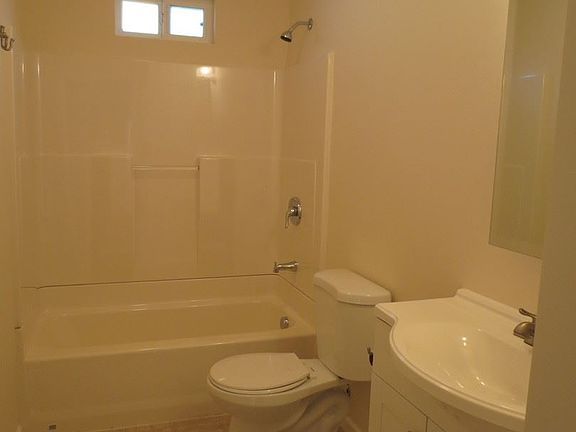 5th image of 4041 Georgia St