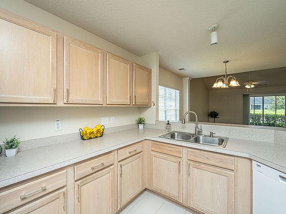 3rd image of 111 Barlow St